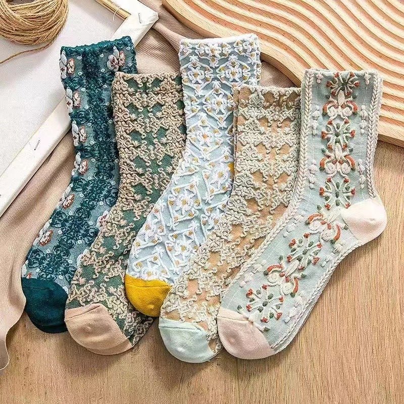 3D Emboss Design Fashion Classic High Quality Beautiful Soft Women Custom Knitting Breathable Beautiful Girl Crew Sock