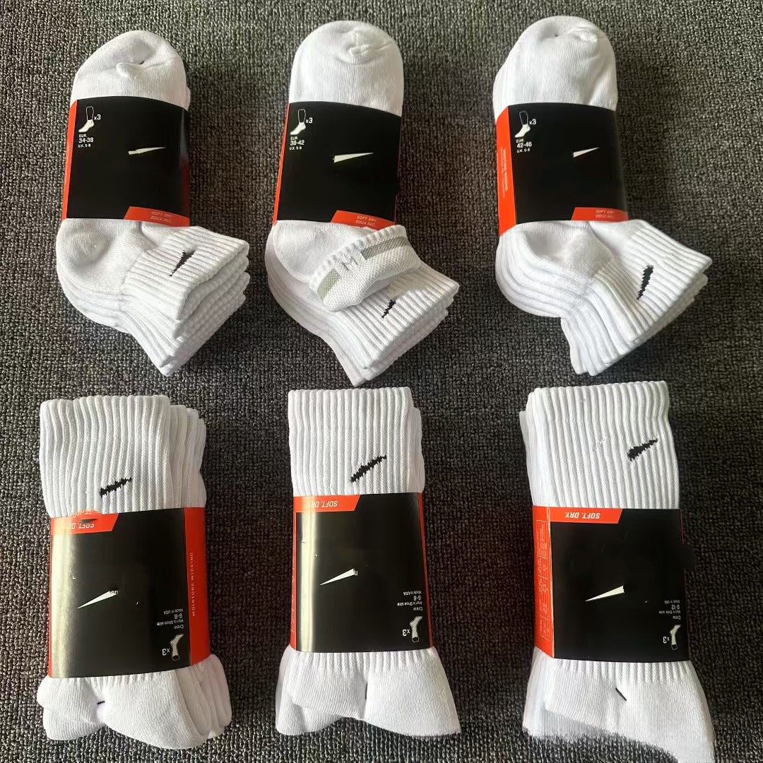 Black and White Four-Season Sports Socks - Running & Basketball Training Essentials